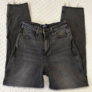 Holister Ultra High-Rise Mom Jeans - Black Denim